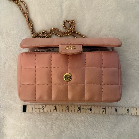 Authentic Chanel small Pink Lambskin crossbody/shoulder bag. - Picture 6 of 7